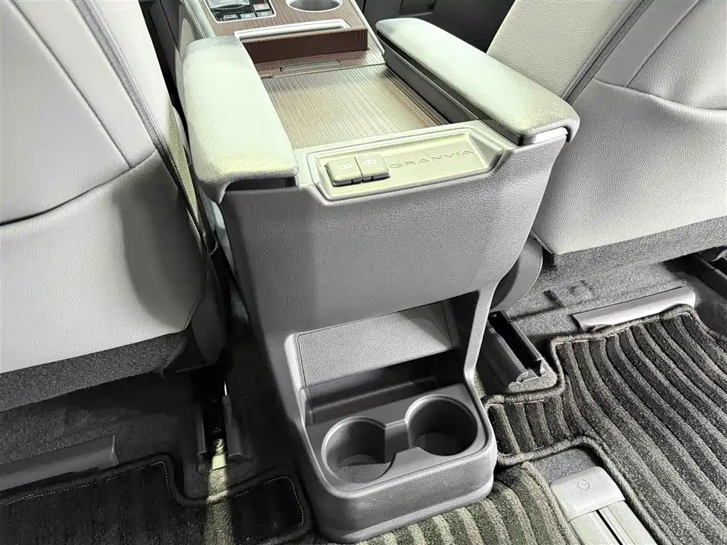 Toyota Toyota Granvia 2023 2.5L Hybrid Comfort Edition 2024 - thumbnail 18