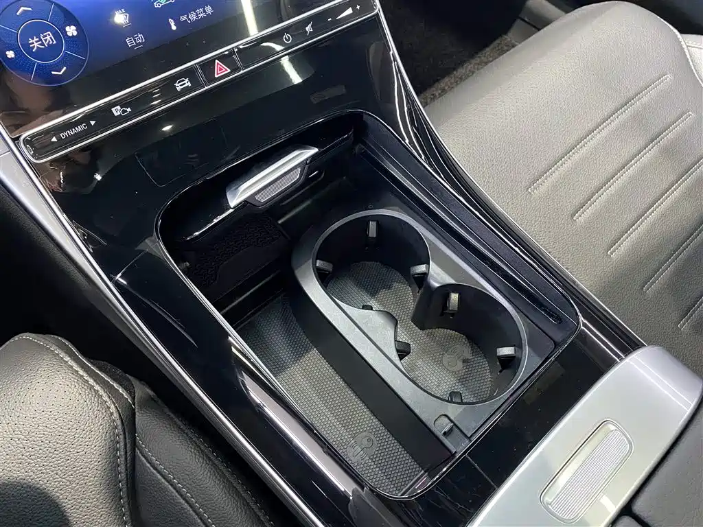 Mercedes-Benz Mercedes-Benz C-Class 2025 C 260 L Sport Edition 2025 - thumbnail 14