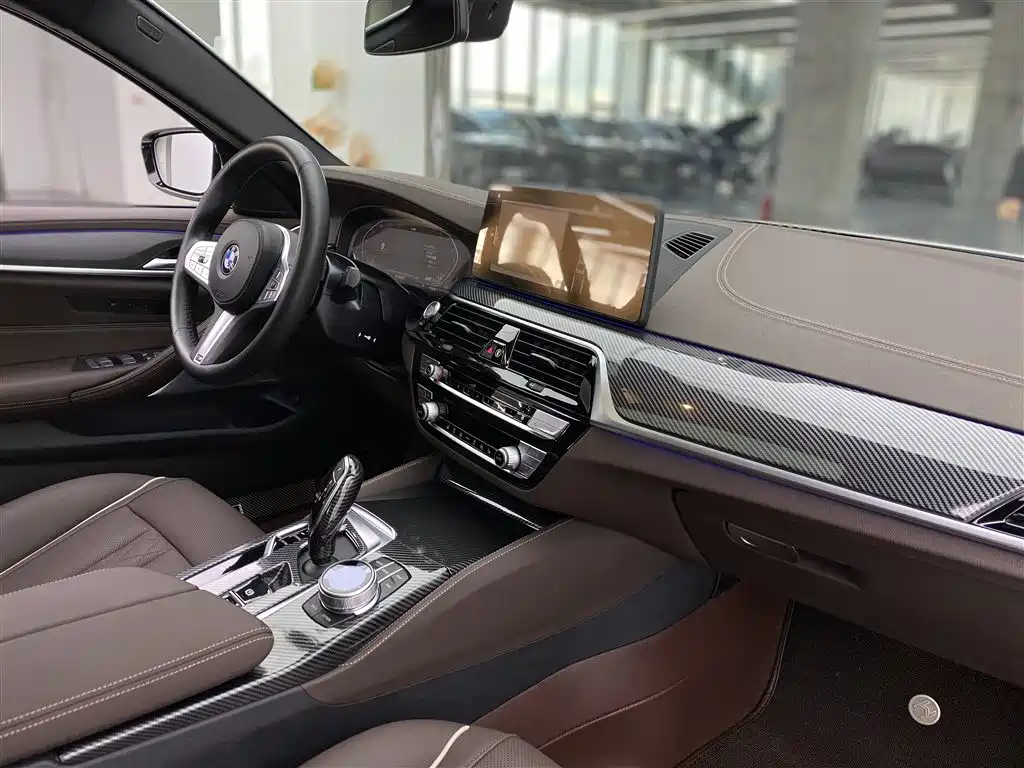BMW BMW 5 Series 2022 Model Update 2 530Li Leading M Sport Package 2023 - thumbnail 16