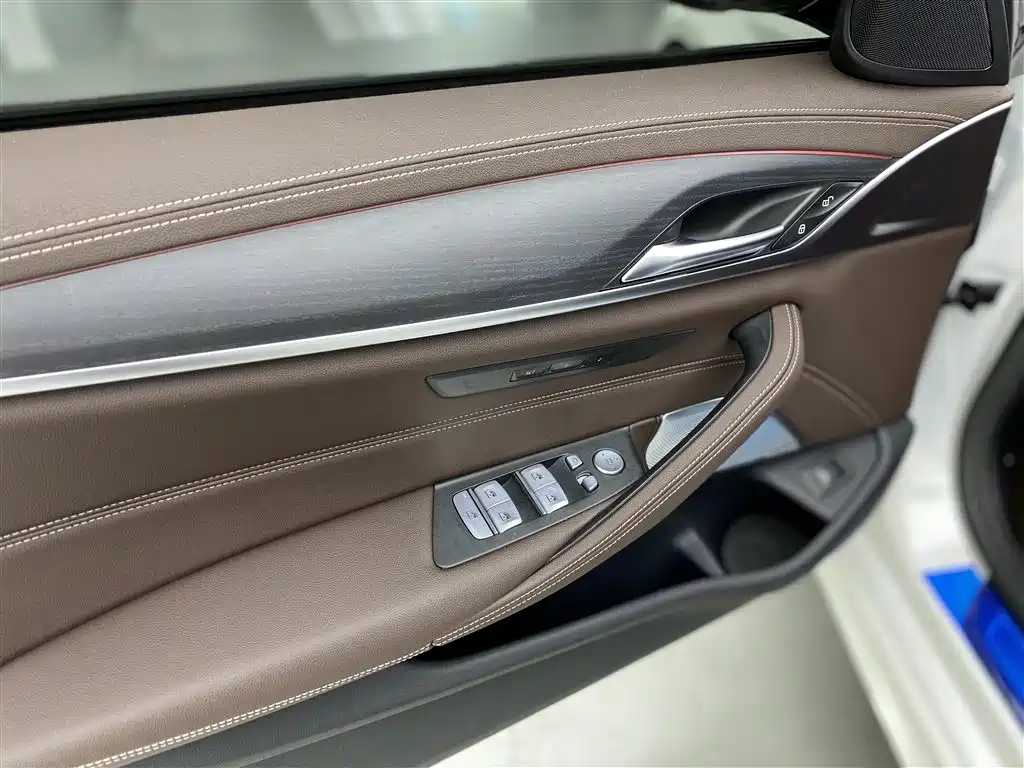 BMW BMW 5 Series 2022 Model Update 2 530Li Leading M Sport Package 2023 - thumbnail 22