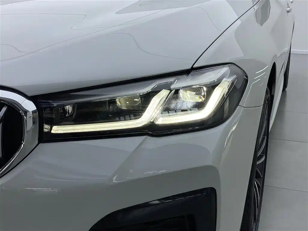 BMW BMW 5 Series 2022 Model Update 2 530Li Leading M Sport Package 2023 - thumbnail 25