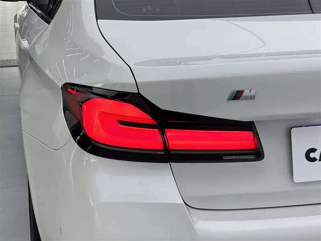 BMW BMW 5 Series 2022 Model Update 2 530Li Leading M Sport Package 2023 - thumbnail 26