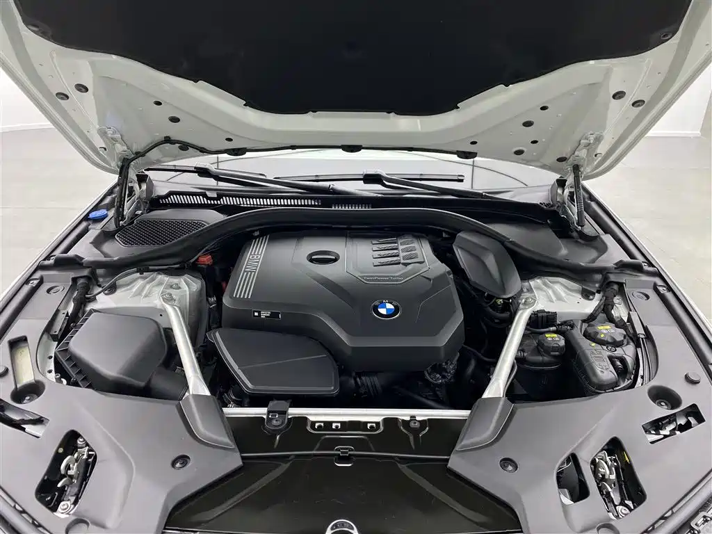 BMW BMW 5 Series 2022 Model Update 2 530Li Leading M Sport Package 2023 - thumbnail 28