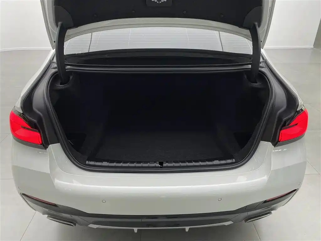 BMW BMW 5 Series 2022 Model Update 2 530Li Leading M Sport Package 2023 - thumbnail 30