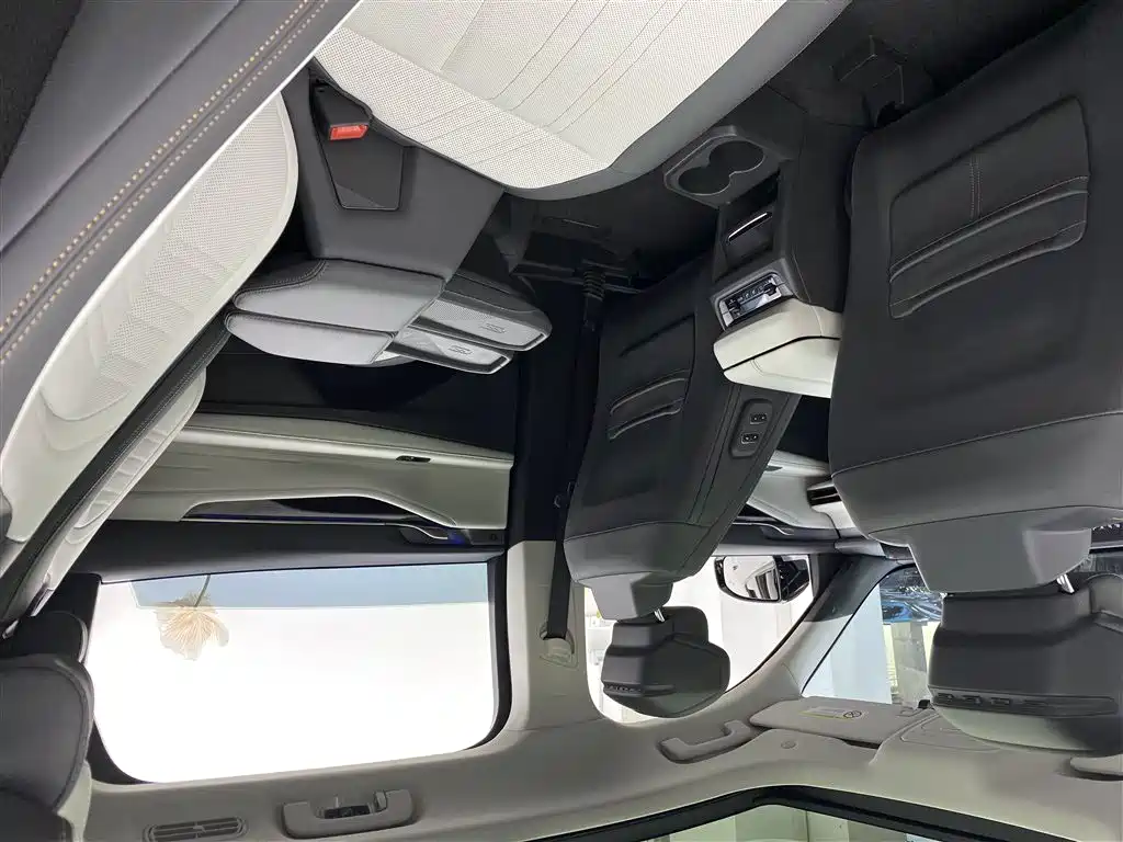Ford Ford Edge 2023 Edge L 2.0T EcoBoost AWD 7-seater Premium Edition 2024 - thumbnail 8