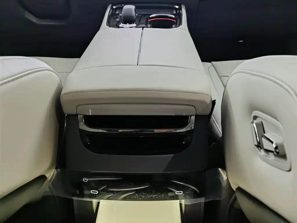 Zeekr Zeekr 009 2024 7-seater AWD 108kWh 2026 - thumbnail 14