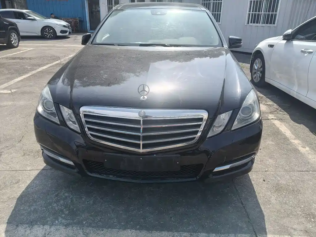 Mercedes-Benz Mercedes-Benz E-Class 2012 E 260 L CGI Fashion Edition 2012 - thumbnail 2