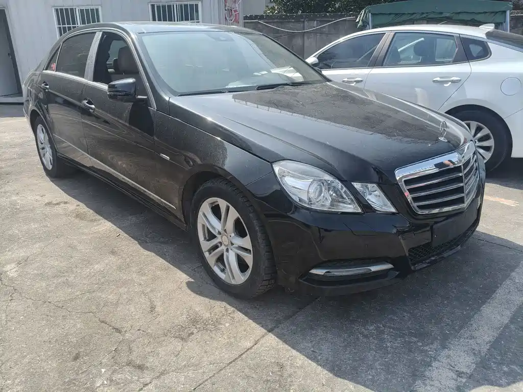 Mercedes-Benz Mercedes-Benz E-Class 2012 E 260 L CGI Fashion Edition 2012 - thumbnail 3
