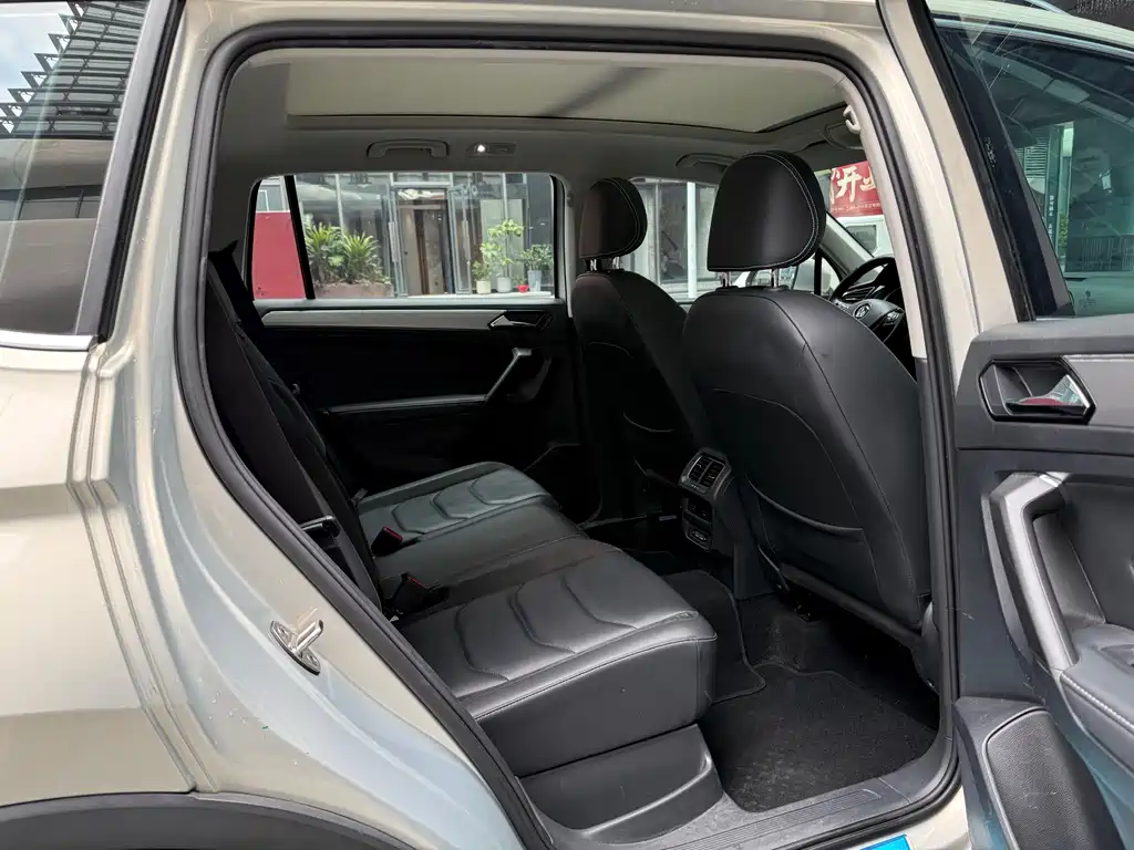 Volkswagen Volkswagen Tiguan L 2019 330TSI Automatic 2WD Panoramic Comfort Edition China VI 2019 - thumbnail 11
