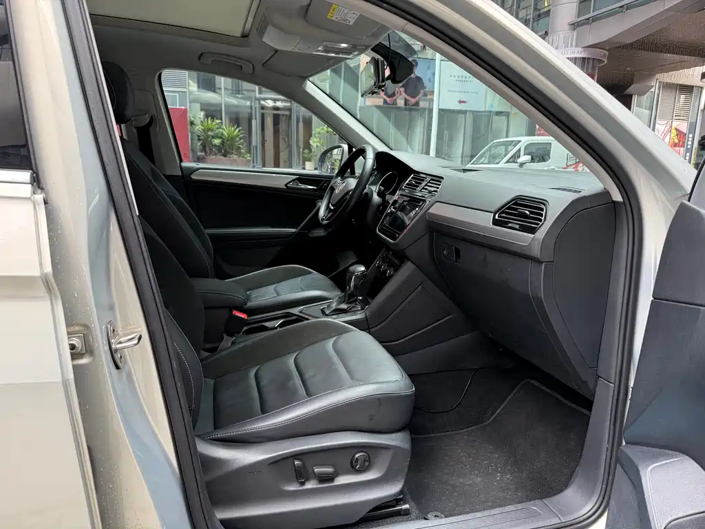 Volkswagen Volkswagen Tiguan L 2019 330TSI Automatic 2WD Panoramic Comfort Edition China VI 2019 - thumbnail 12