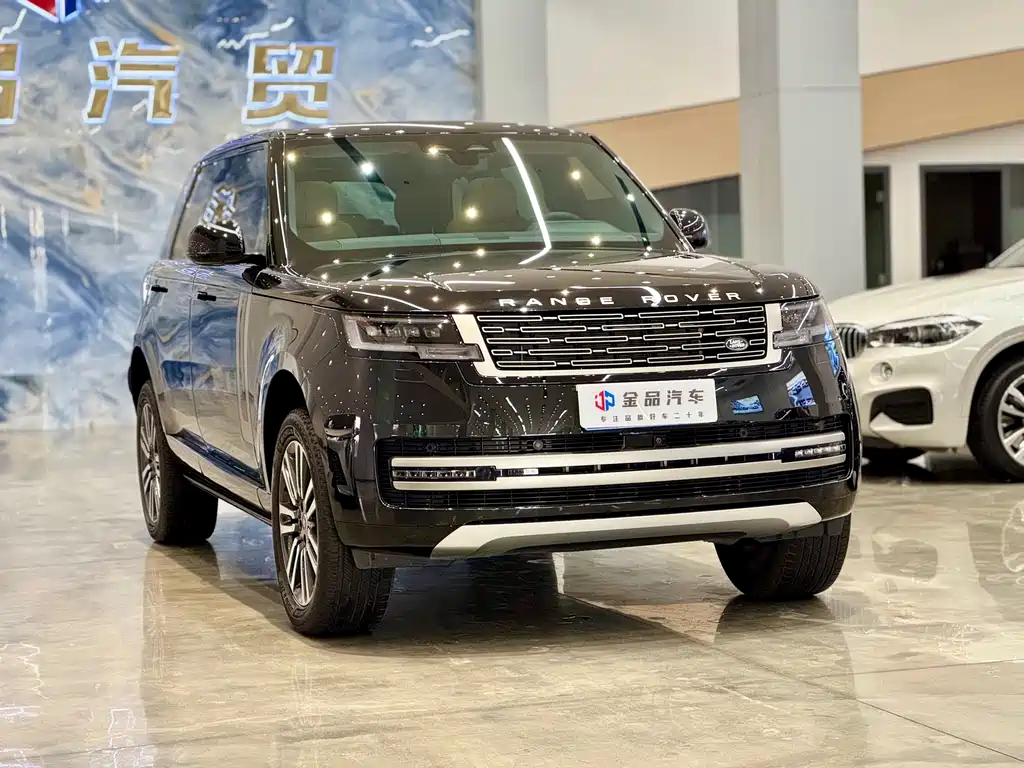 Land Rover Range Rover 2024 3.0 L6 400PS Vogue Long Wheelbase 7-seater 2024 - thumbnail 3