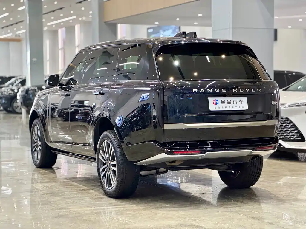 Land Rover Range Rover 2024 3.0 L6 400PS Vogue Long Wheelbase 7-seater 2024 - thumbnail 4
