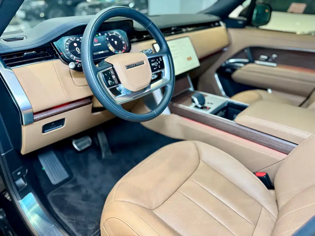 Land Rover Range Rover 2024 3.0 L6 400PS Vogue Long Wheelbase 7-seater 2024 - thumbnail 7