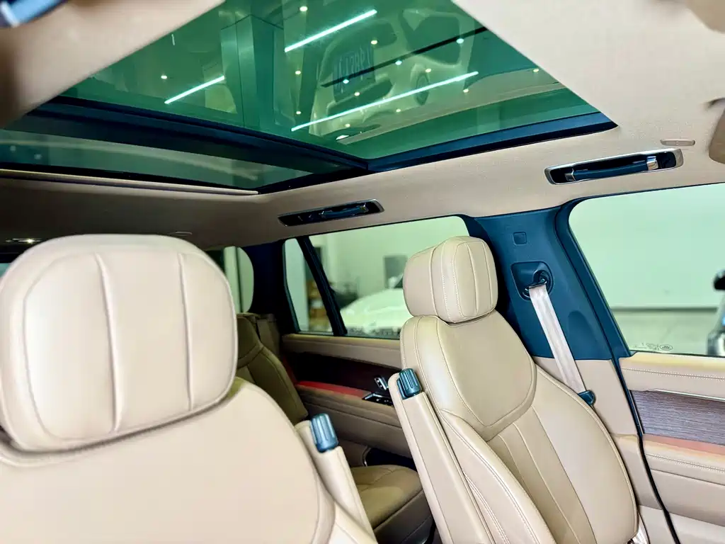 Land Rover Range Rover 2024 3.0 L6 400PS Vogue Long Wheelbase 7-seater 2024 - thumbnail 11
