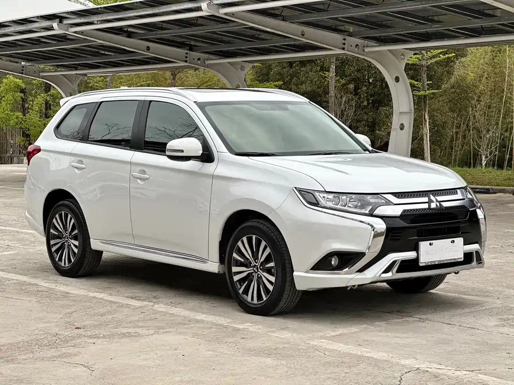 Mitsubishi Outlander 2021 2.0L 2WD Comfort Edition 5-seater 2022 - thumbnail 3