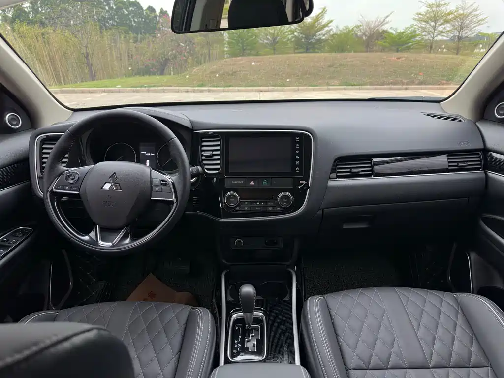 Mitsubishi Outlander 2021 2.0L 2WD Comfort Edition 5-seater 2022 - thumbnail 4