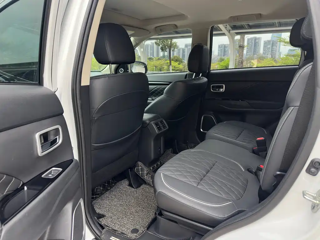 Mitsubishi Outlander 2021 2.0L 2WD Comfort Edition 5-seater 2022 - thumbnail 5