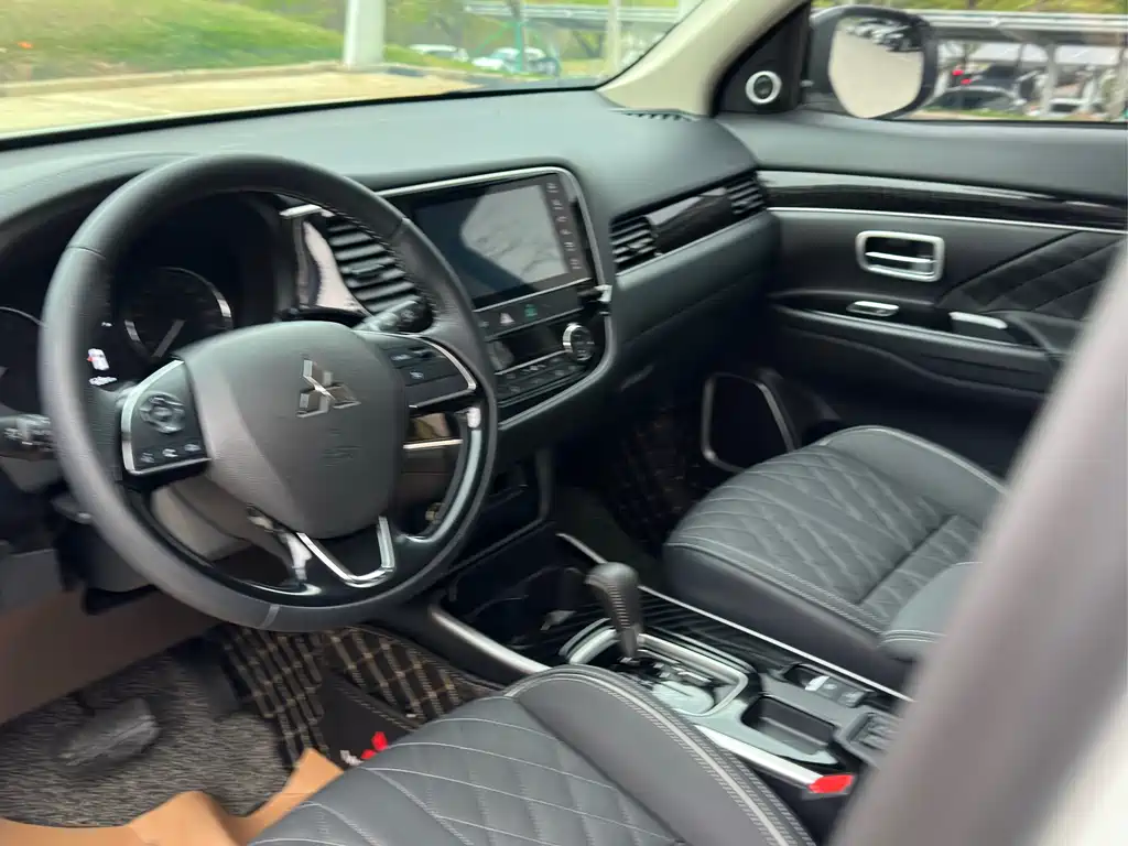 Mitsubishi Outlander 2021 2.0L 2WD Comfort Edition 5-seater 2022 - thumbnail 6