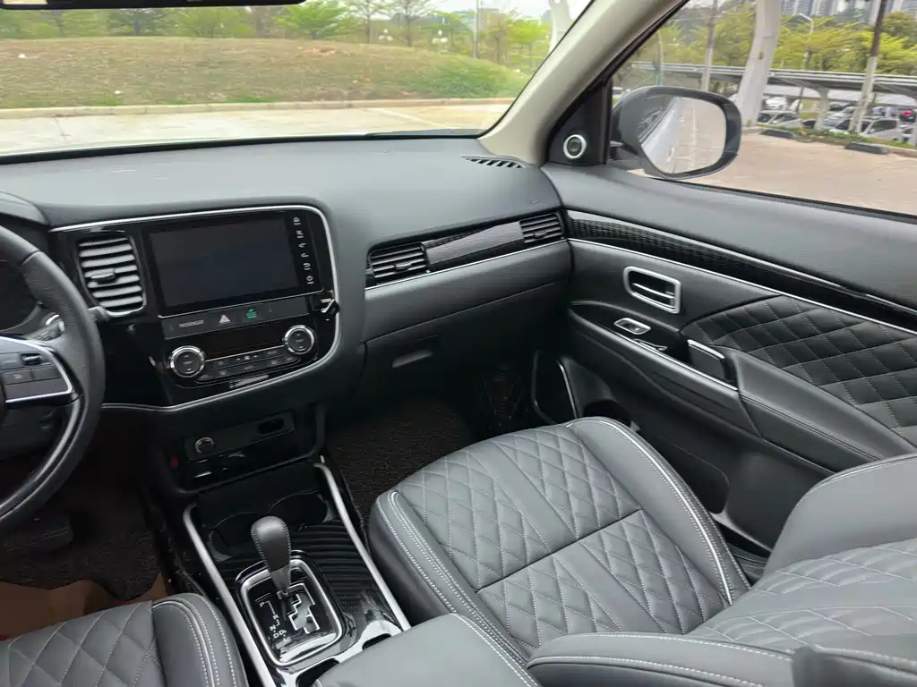 Mitsubishi Outlander 2021 2.0L 2WD Comfort Edition 5-seater 2022 - thumbnail 9