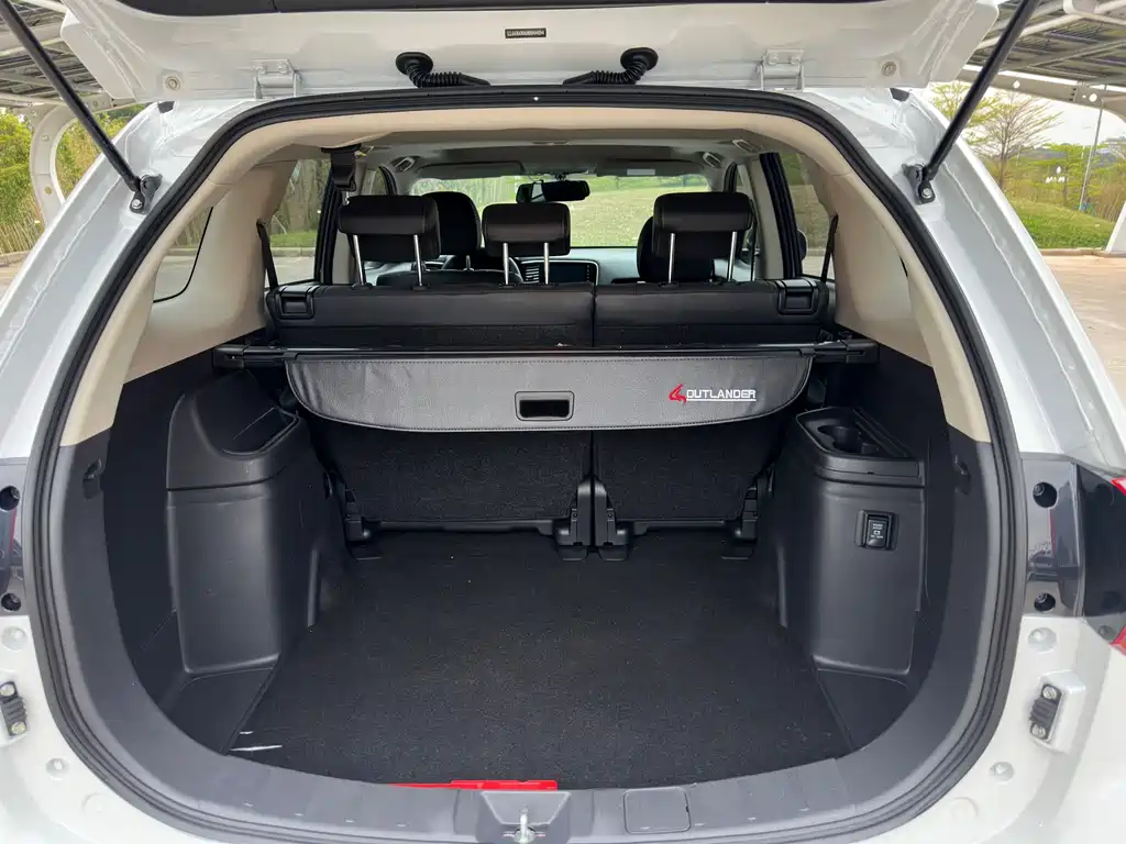 Mitsubishi Outlander 2021 2.0L 2WD Comfort Edition 5-seater 2022 - thumbnail 10