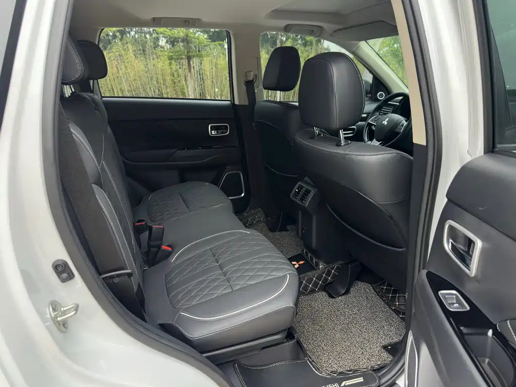 Mitsubishi Outlander 2021 2.0L 2WD Comfort Edition 5-seater 2022 - thumbnail 11