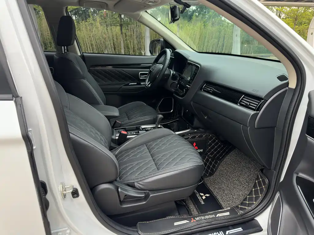 Mitsubishi Outlander 2021 2.0L 2WD Comfort Edition 5-seater 2022 - thumbnail 12