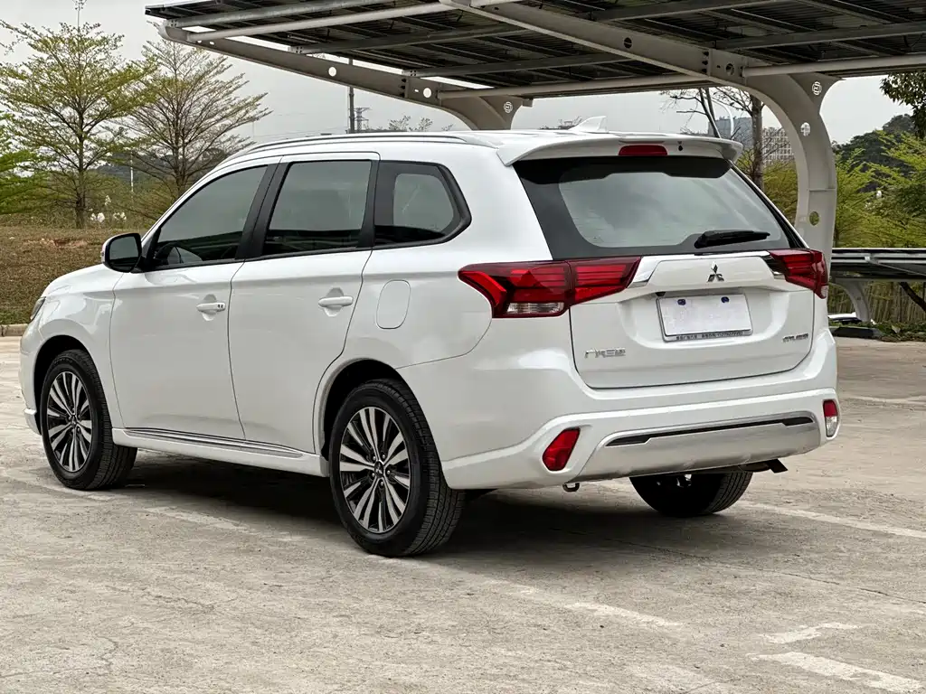 Mitsubishi Outlander 2021 2.0L 2WD Comfort Edition 5-seater 2022 - thumbnail 14