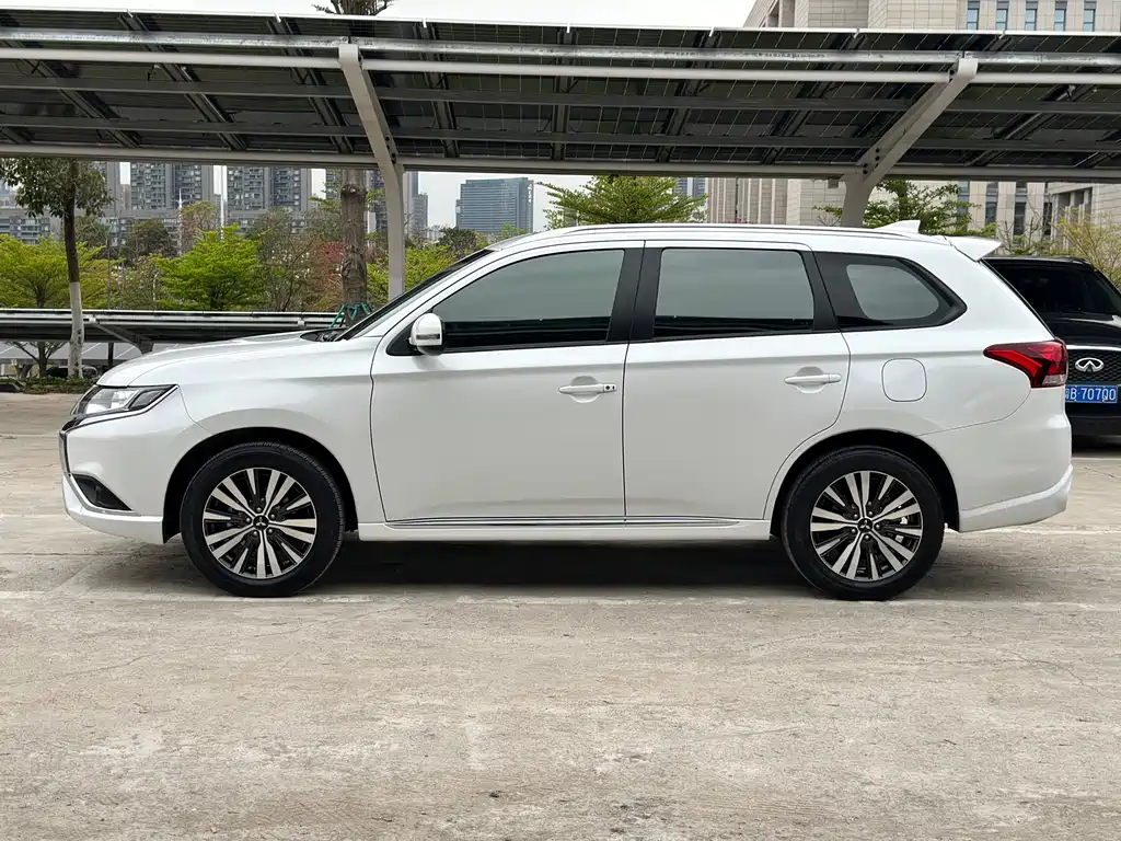 Mitsubishi Outlander 2021 2.0L 2WD Comfort Edition 5-seater 2022 - thumbnail 17