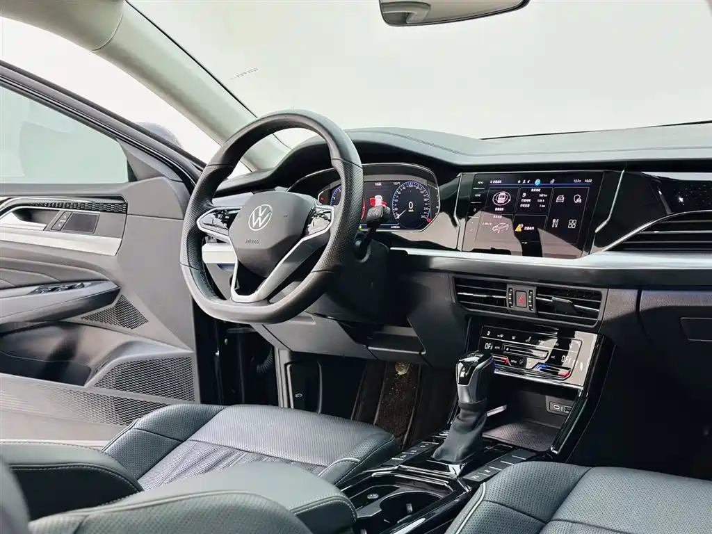 Volkswagen Volkswagen Passat 2023 330TSI Luxury Edition 2023 - thumbnail 16