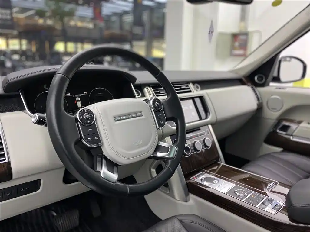 Land Rover Range Rover 2016 3.0T TDV6 Vogue SE European Specification 2017 - thumbnail 6