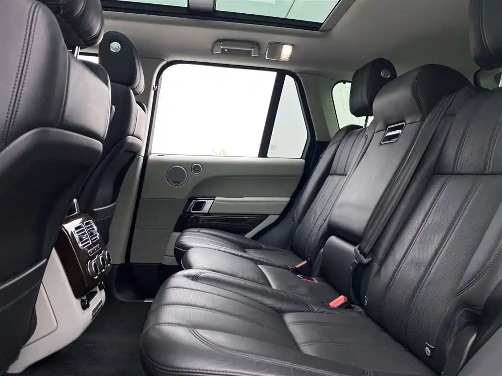 Land Rover Range Rover 2016 3.0T TDV6 Vogue SE European Specification 2017 - thumbnail 8