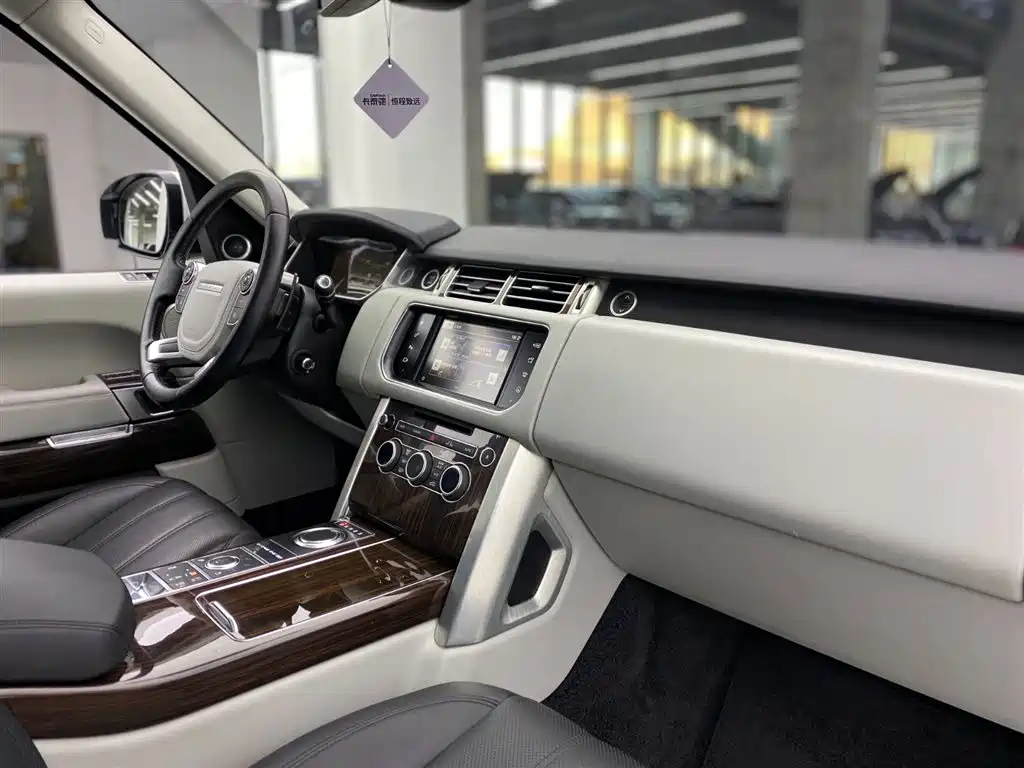 Land Rover Range Rover 2016 3.0T TDV6 Vogue SE European Specification 2017 - thumbnail 9