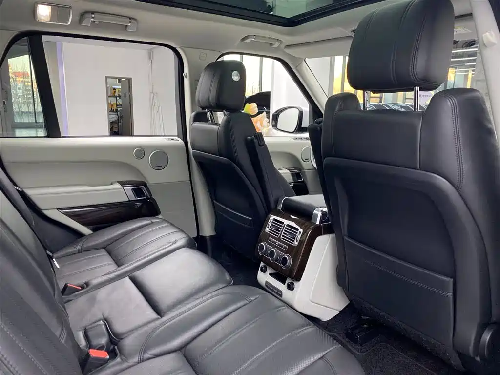 Land Rover Range Rover 2016 3.0T TDV6 Vogue SE European Specification 2017 - thumbnail 11