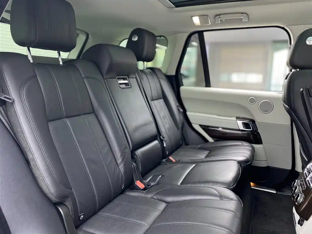 Land Rover Range Rover 2016 3.0T TDV6 Vogue SE European Specification 2017 - thumbnail 12