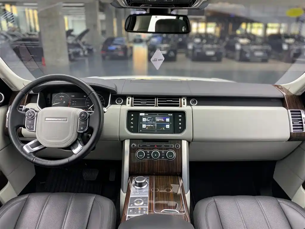 Land Rover Range Rover 2016 3.0T TDV6 Vogue SE European Specification 2017 - thumbnail 13