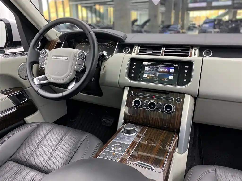 Land Rover Range Rover 2016 3.0T TDV6 Vogue SE European Specification 2017 - thumbnail 14