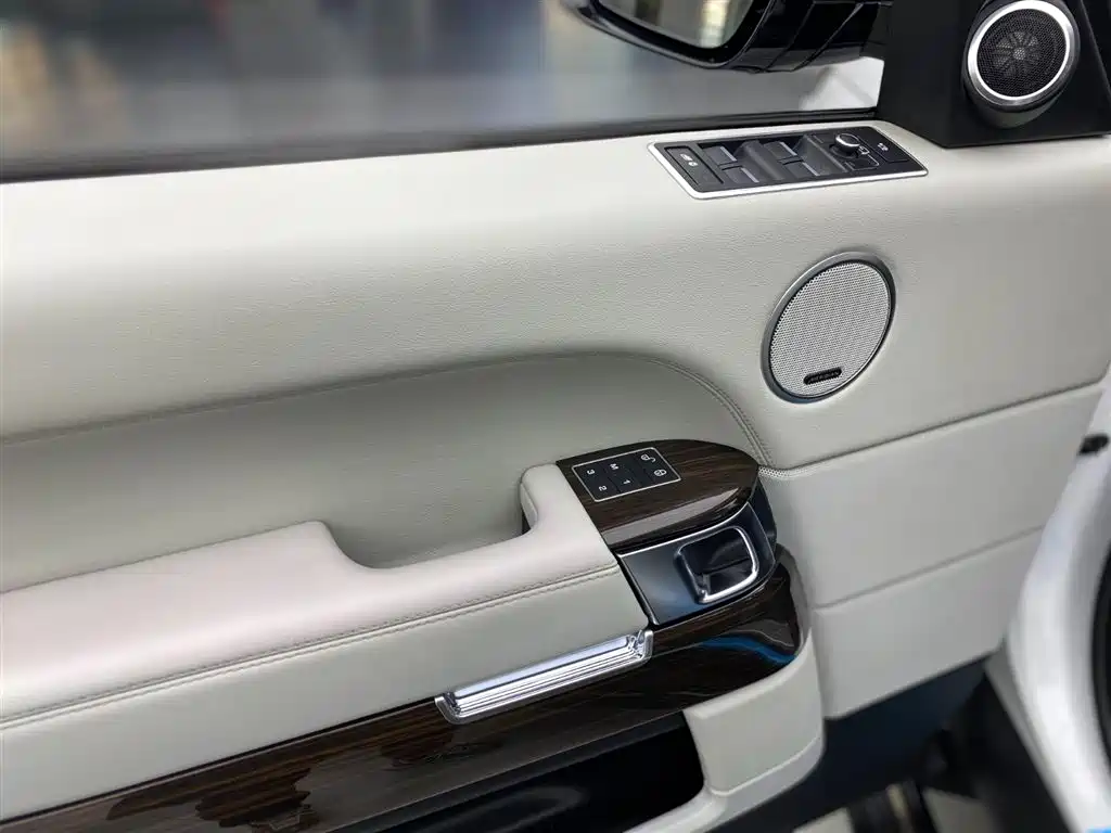 Land Rover Range Rover 2016 3.0T TDV6 Vogue SE European Specification 2017 - thumbnail 22