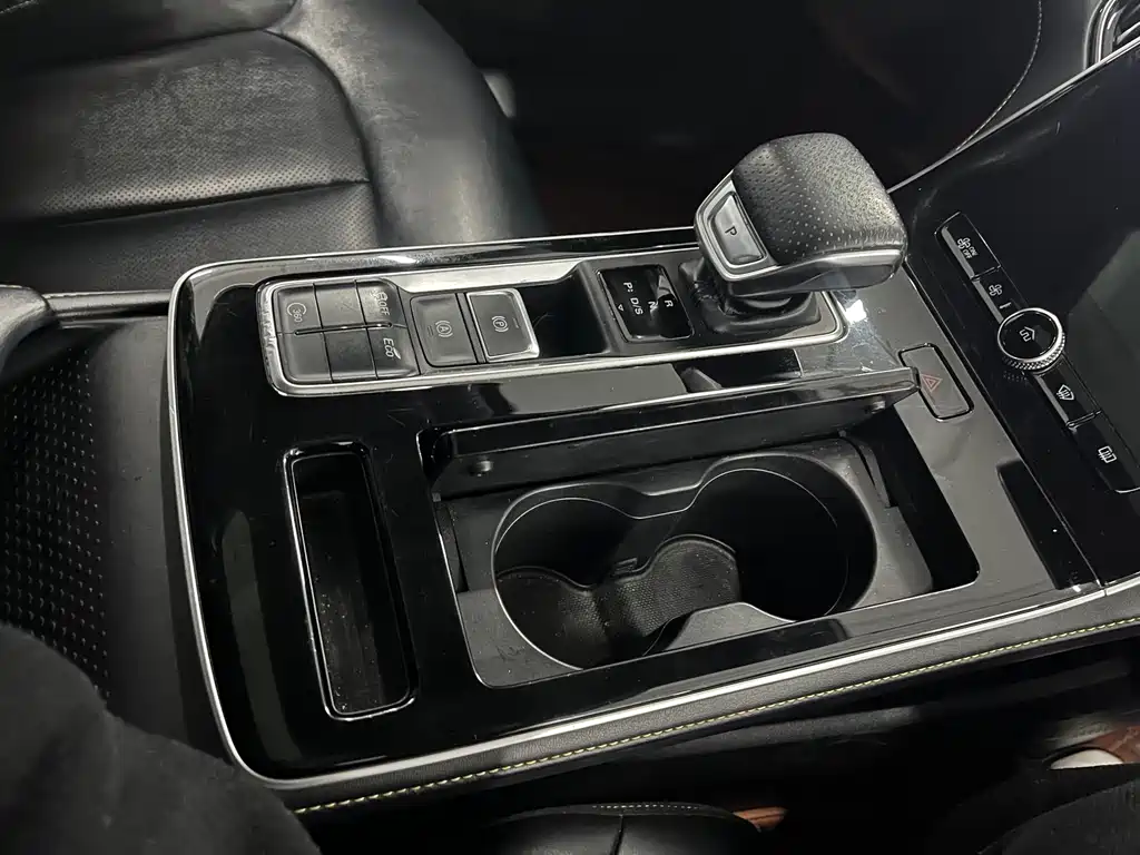 Roewe Roewe i6 MAX 2020 300TGI Automatic Cool Version 2020 - thumbnail 15