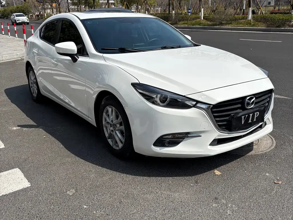 Mazda Mazda 3 Axela 2019 Cloud Control Edition Sedan 1.5L Automatic Comfort Model National VI 2020 - thumbnail 3