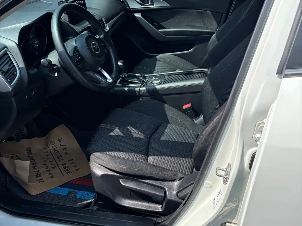 Mazda Mazda 3 Axela 2019 Cloud Control Edition Sedan 1.5L Automatic Comfort Model National VI 2020 - thumbnail 4