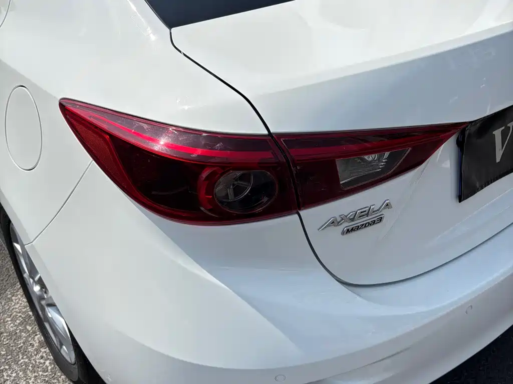 Mazda Mazda 3 Axela 2019 Cloud Control Edition Sedan 1.5L Automatic Comfort Model National VI 2020 - thumbnail 11