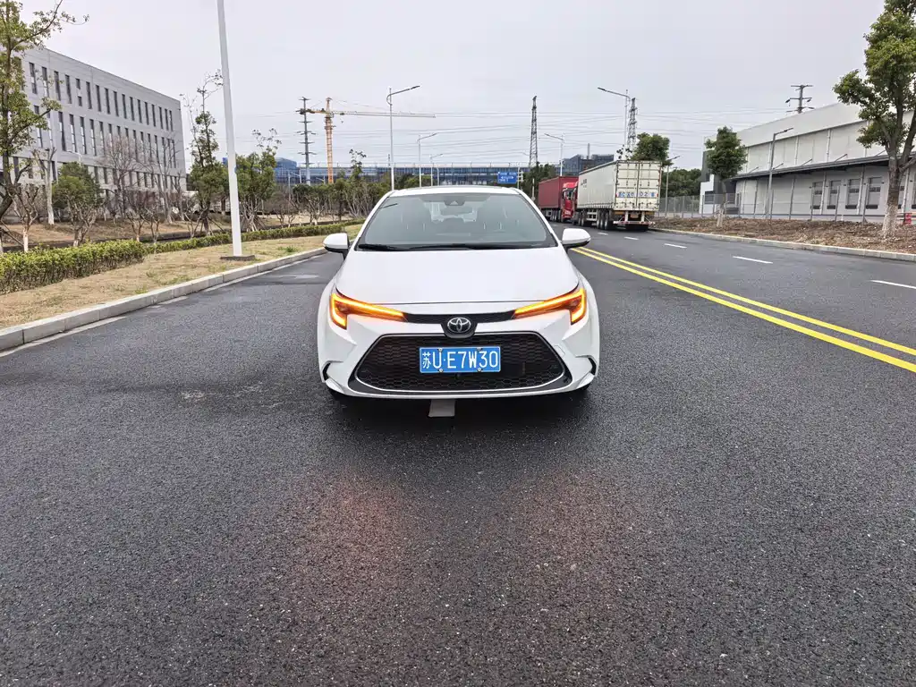 Toyota Toyota Corolla 2023 185T CVT Luxury Edition 2024 - thumbnail 2