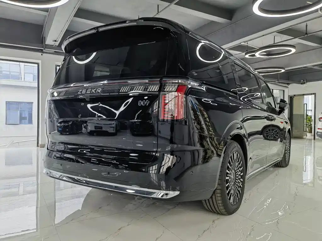 Zeekr Zeekr 009 2024 Six-Seat Executive Edition AWD 108kWh 2026 - thumbnail 6