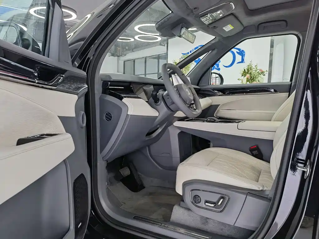 Zeekr Zeekr 009 2024 Six-Seat Executive Edition AWD 108kWh 2026 - thumbnail 8
