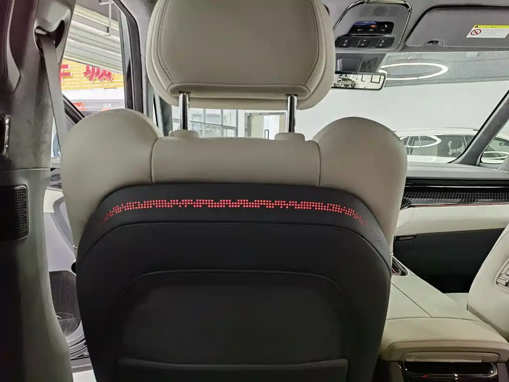 Zeekr Zeekr 009 2024 Six-Seat Executive Edition AWD 108kWh 2026 - thumbnail 11