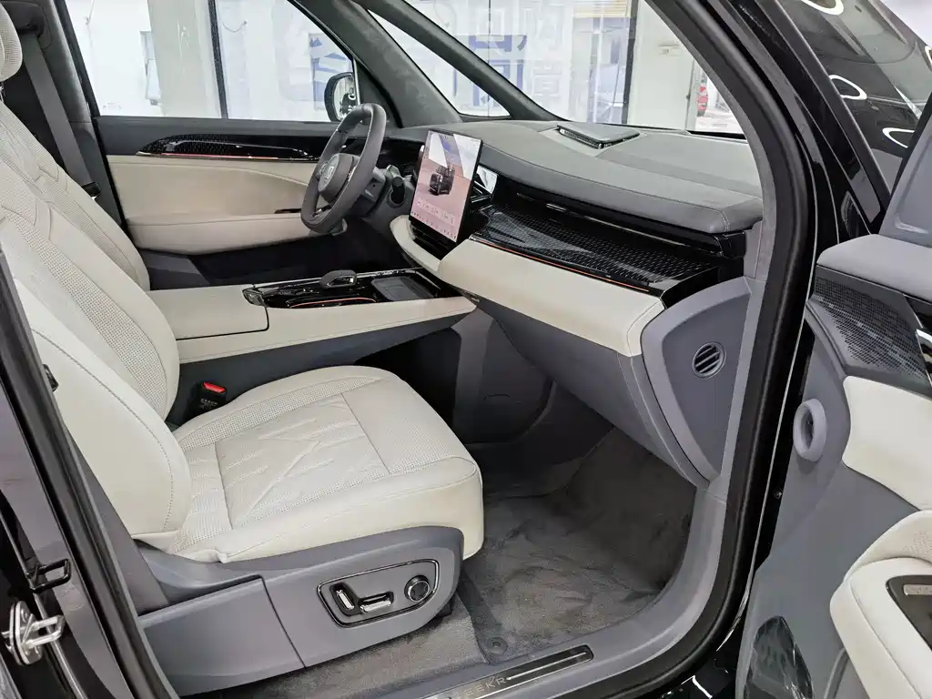 Zeekr Zeekr 009 2024 Six-Seat Executive Edition AWD 108kWh 2026 - thumbnail 13