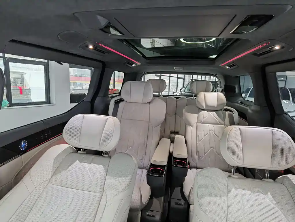 Zeekr Zeekr 009 2024 Six-Seat Executive Edition AWD 108kWh 2026 - thumbnail 16