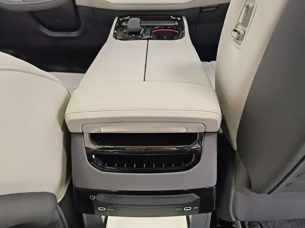 Zeekr Zeekr 009 2024 Six-Seat Executive Edition AWD 108kWh 2026 - thumbnail 19