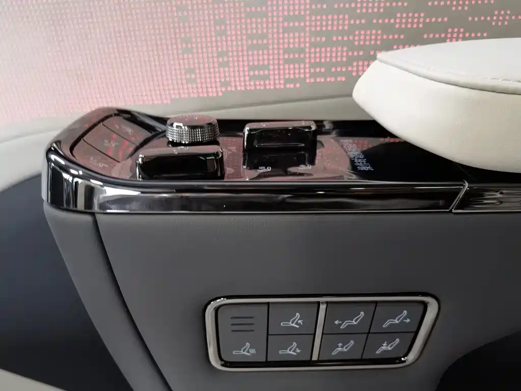Zeekr Zeekr 009 2024 Six-Seat Executive Edition AWD 108kWh 2026 - thumbnail 20