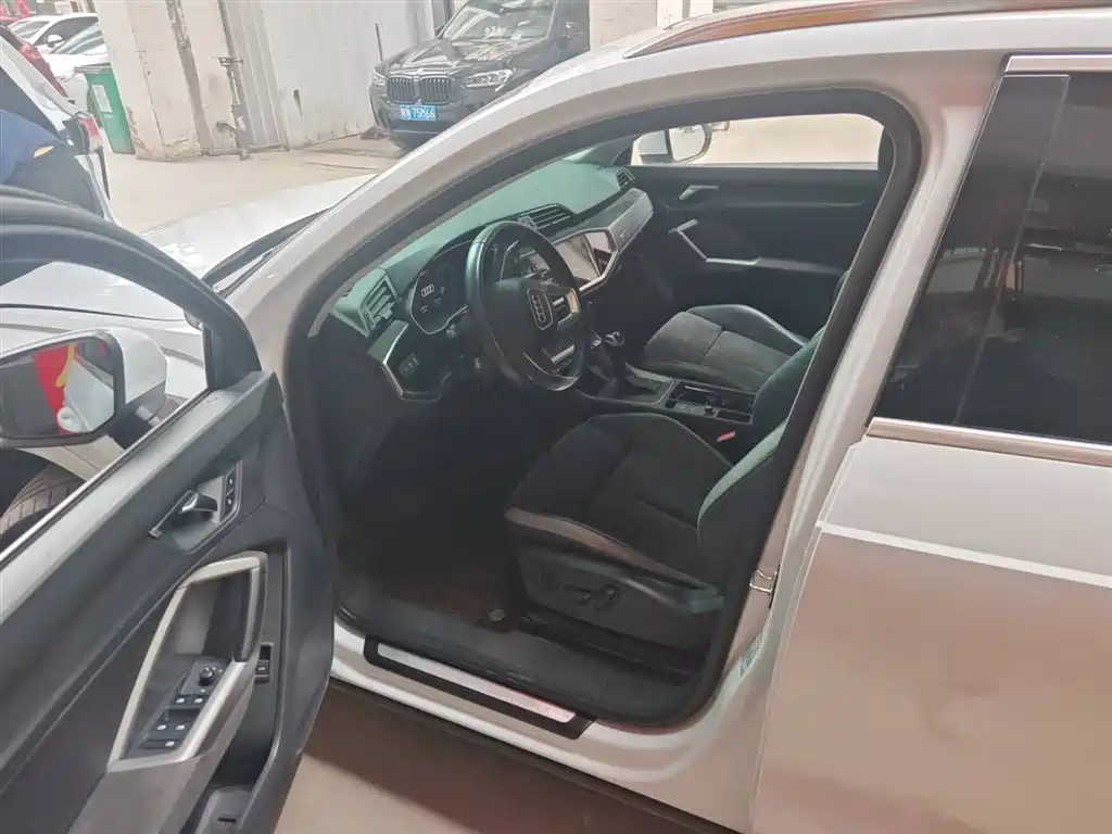 Audi Audi Q3 2022 35 TFSI Sport Line 2022 - thumbnail 5